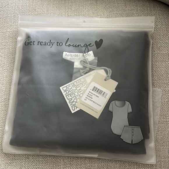 NWT Barefoot Dreams Pajamas Luxe milk jersey® scoop neck shirt & short PJ set - Picture 5 of 6